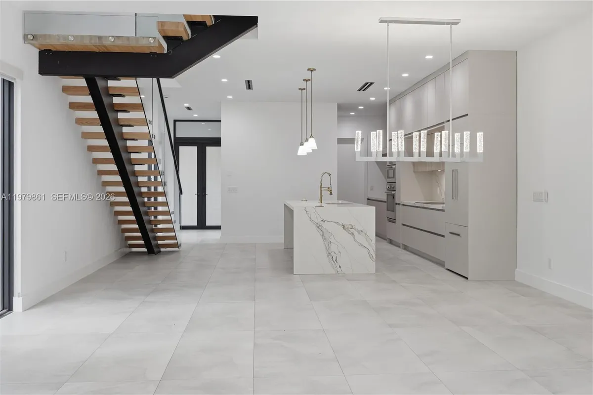 609 NE 8th Ave # B, Fort Lauderdale FL 33304