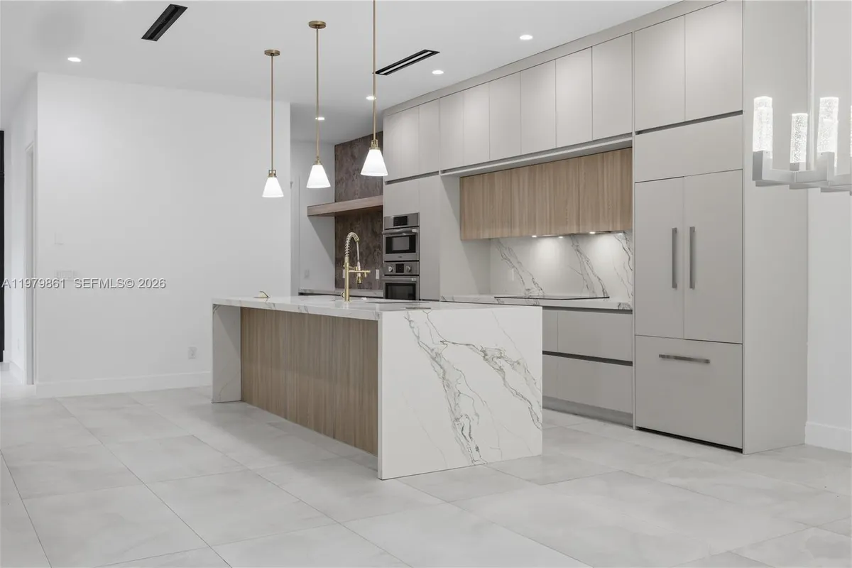 609 NE 8th Ave # B, Fort Lauderdale FL 33304