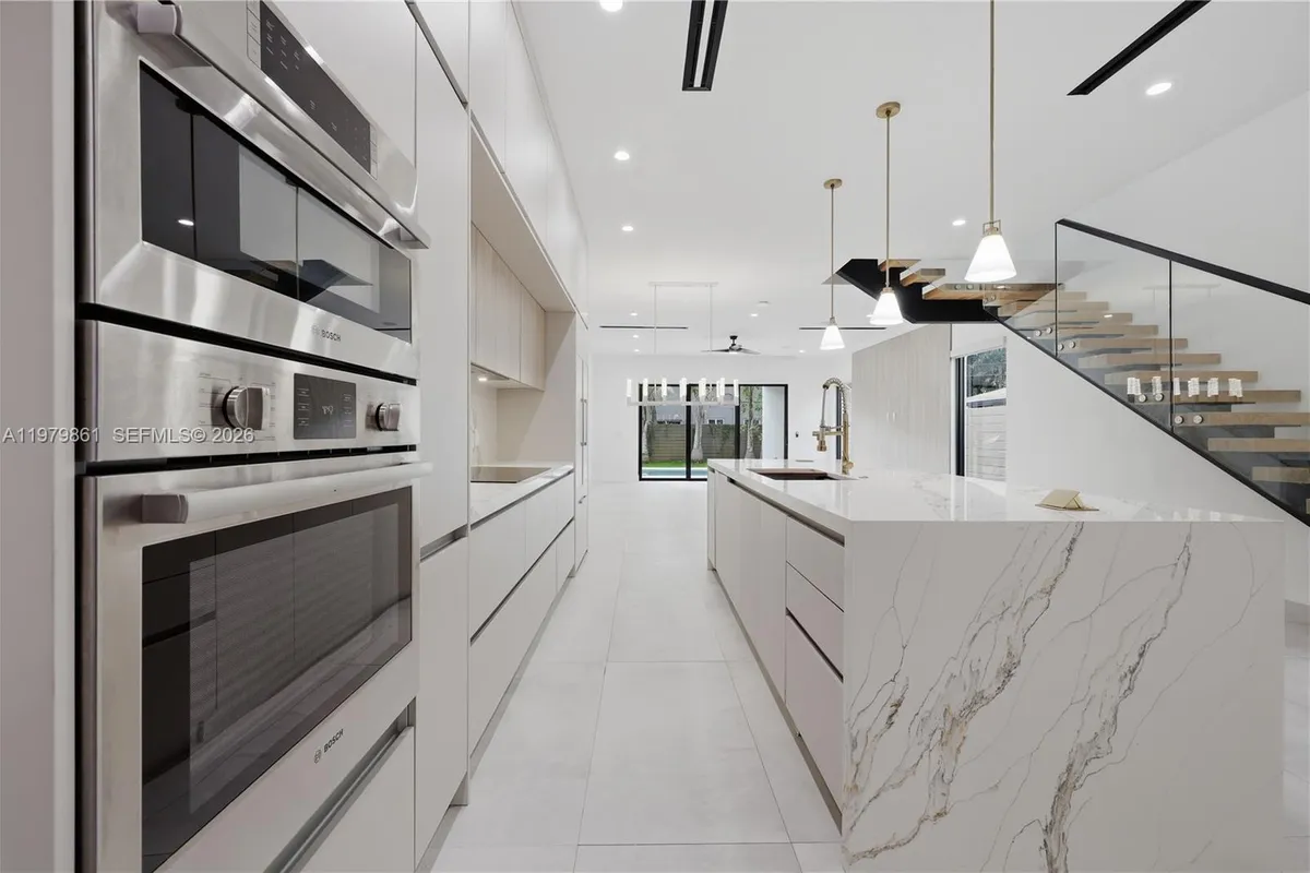 609 NE 8th Ave # B, Fort Lauderdale FL 33304