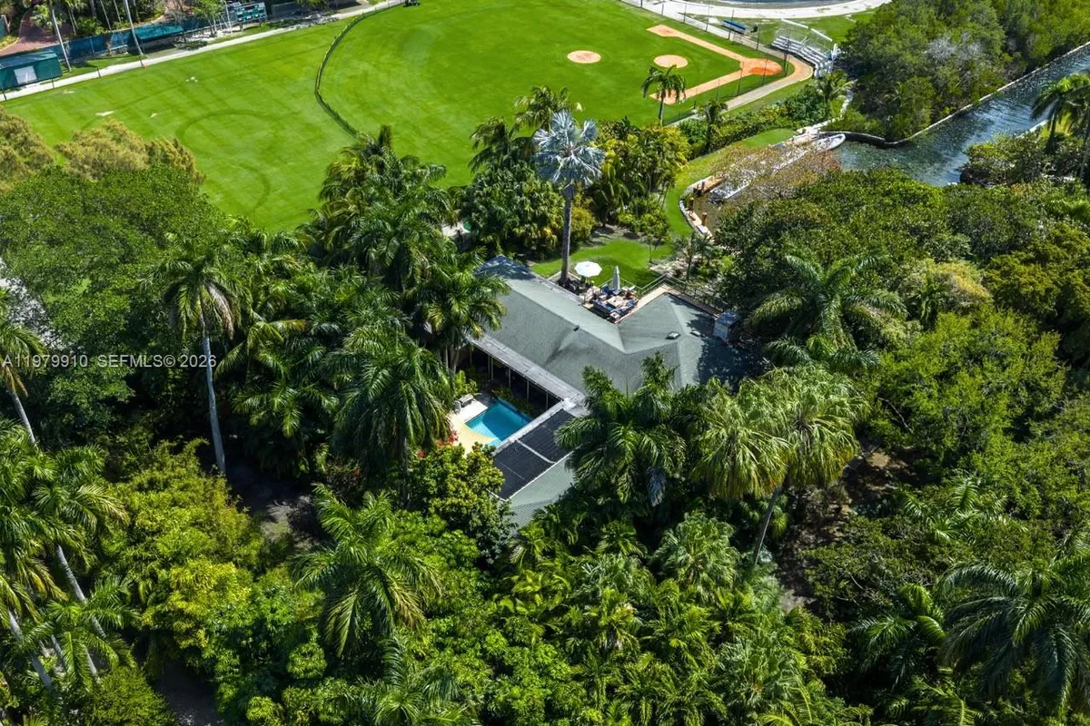 3373 Poinciana Ave, Miami FL 33133