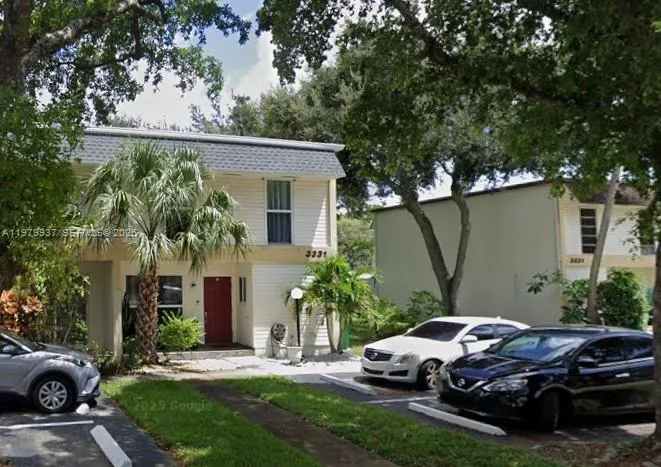 4 bedroom 2 bath for sale at 3331 Farragut St # 8H, Hollywood FL 33021