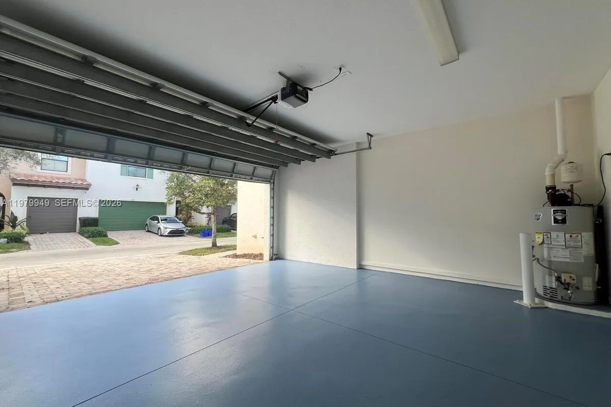 3390 NW 125th Ave, Sunrise FL 33323