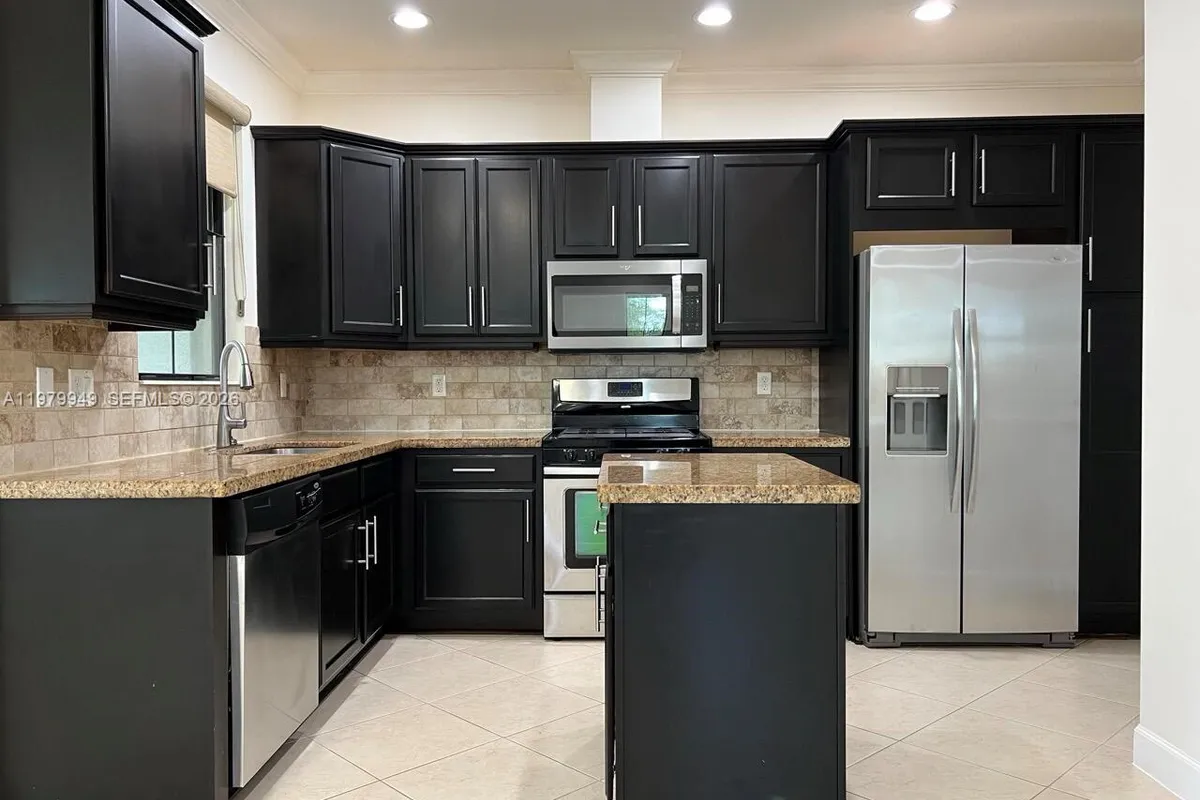 3390 NW 125th Ave, Sunrise FL 33323