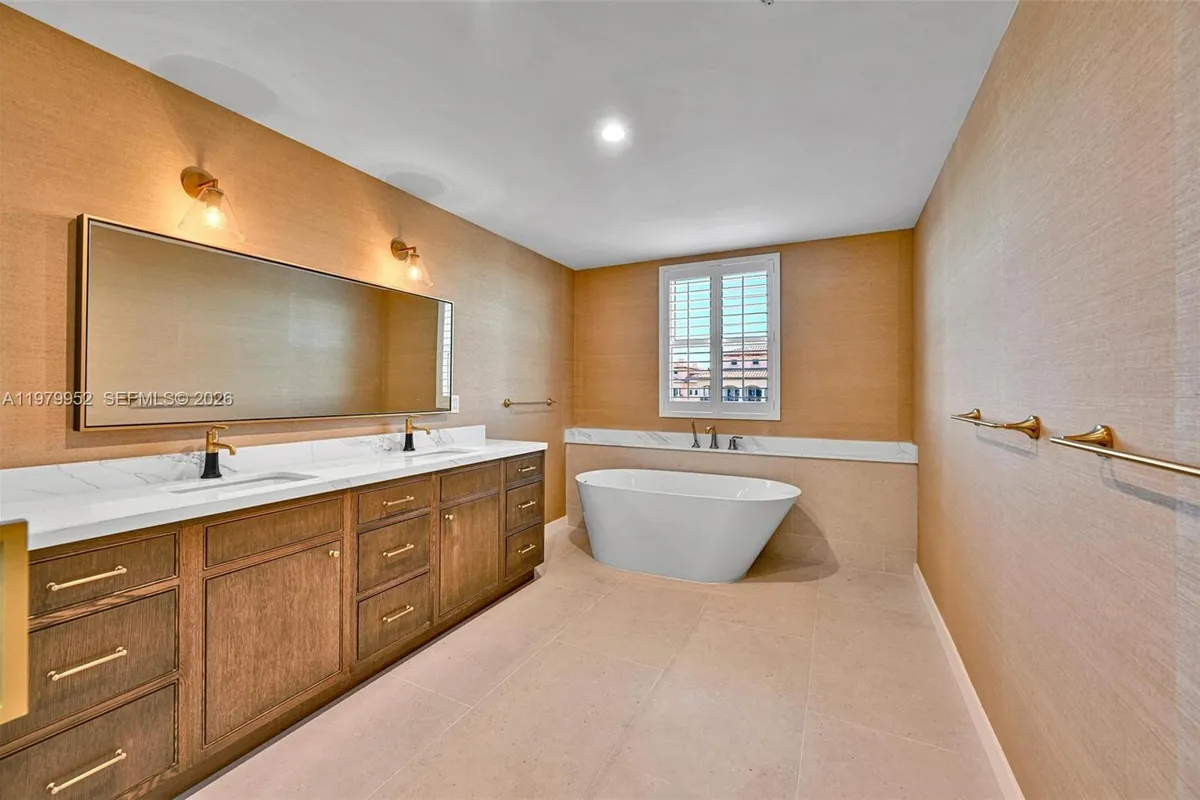 13637 Deering Bay Dr # 261, Coral Gables FL 33158