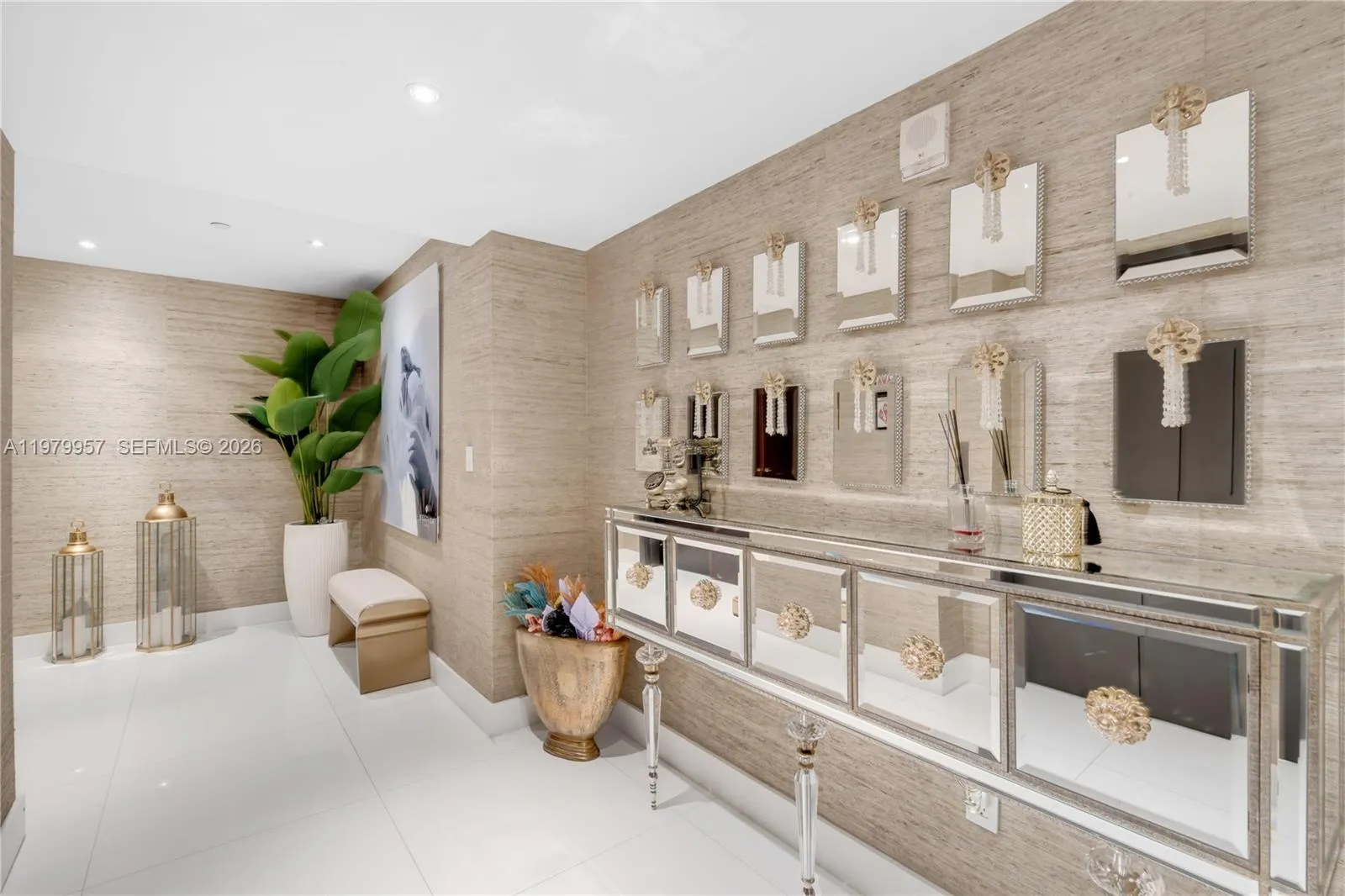 900 Biscayne Blvd, Miami FL 33132