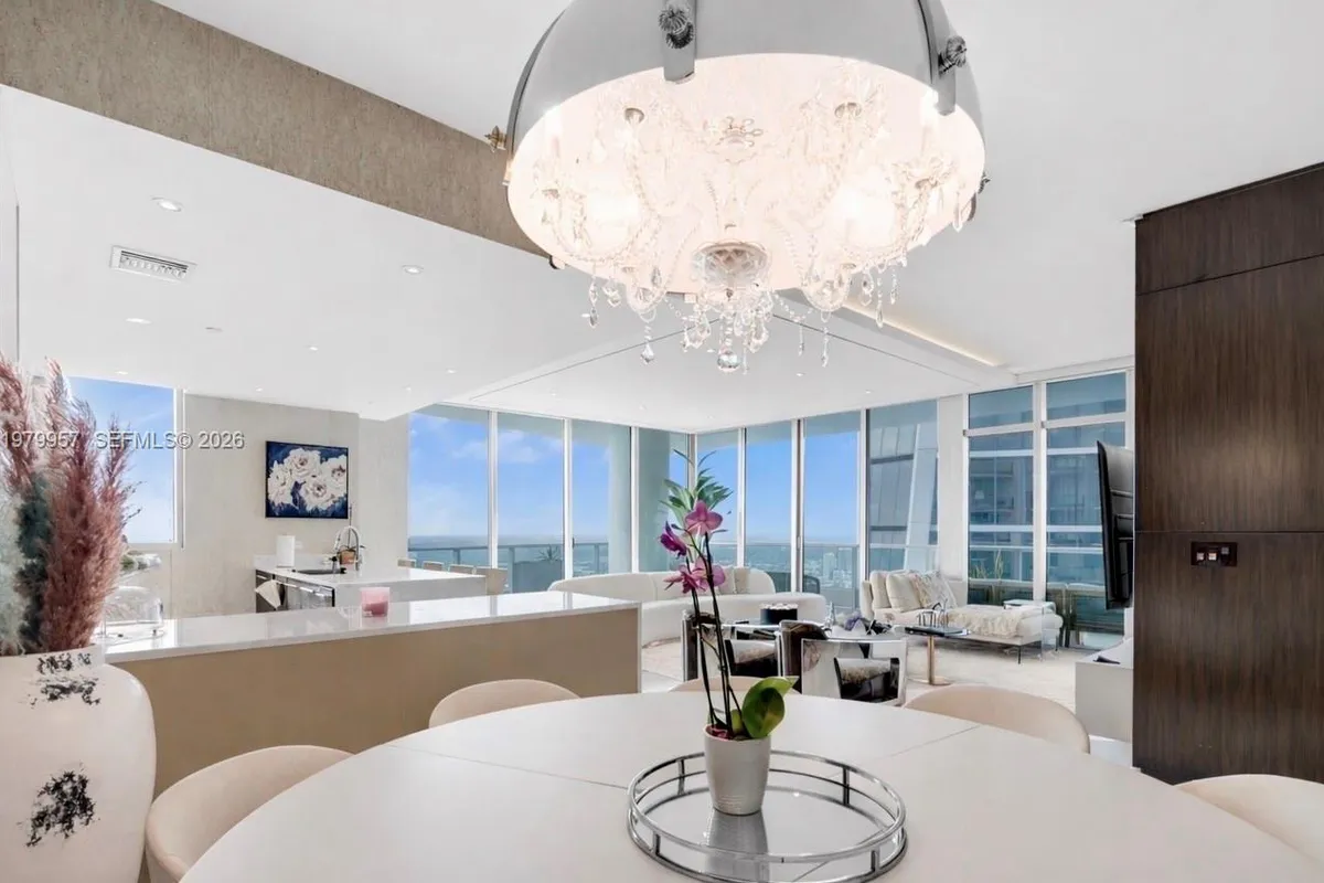 900 Biscayne Blvd, Miami FL 33132