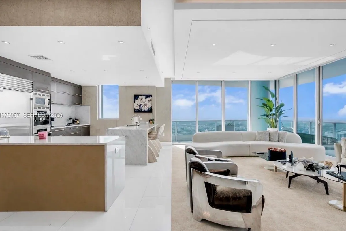 900 Biscayne Blvd, Miami FL 33132