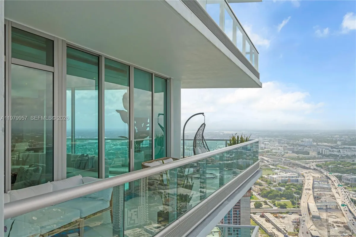 900 Biscayne Blvd, Miami FL 33132