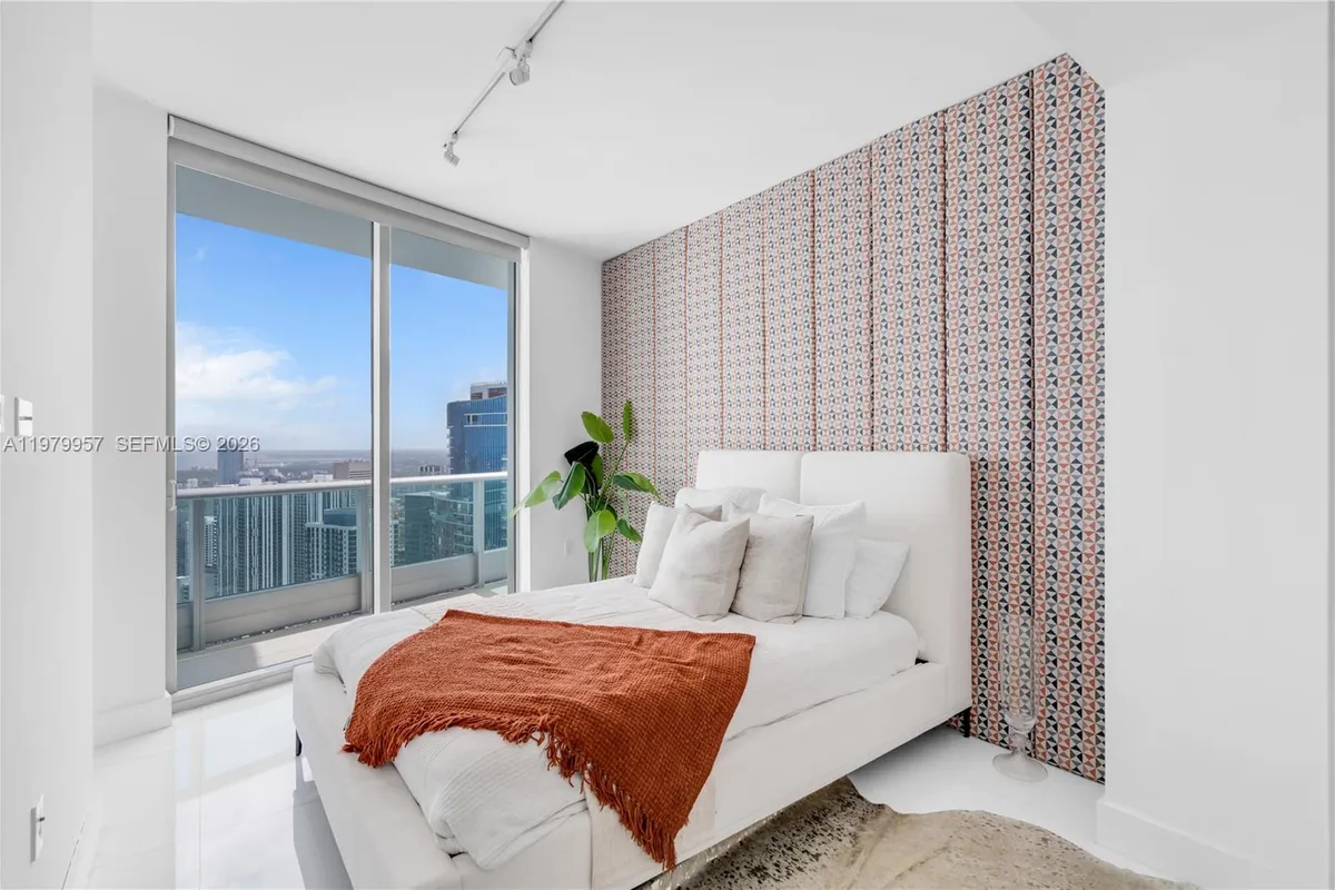 900 Biscayne Blvd, Miami FL 33132