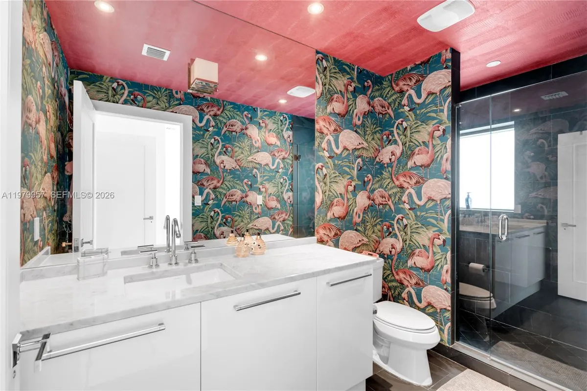 900 Biscayne Blvd, Miami FL 33132