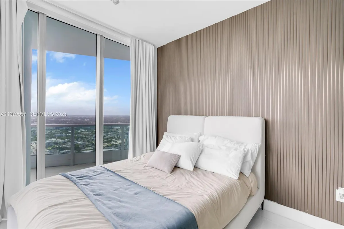 900 Biscayne Blvd, Miami FL 33132