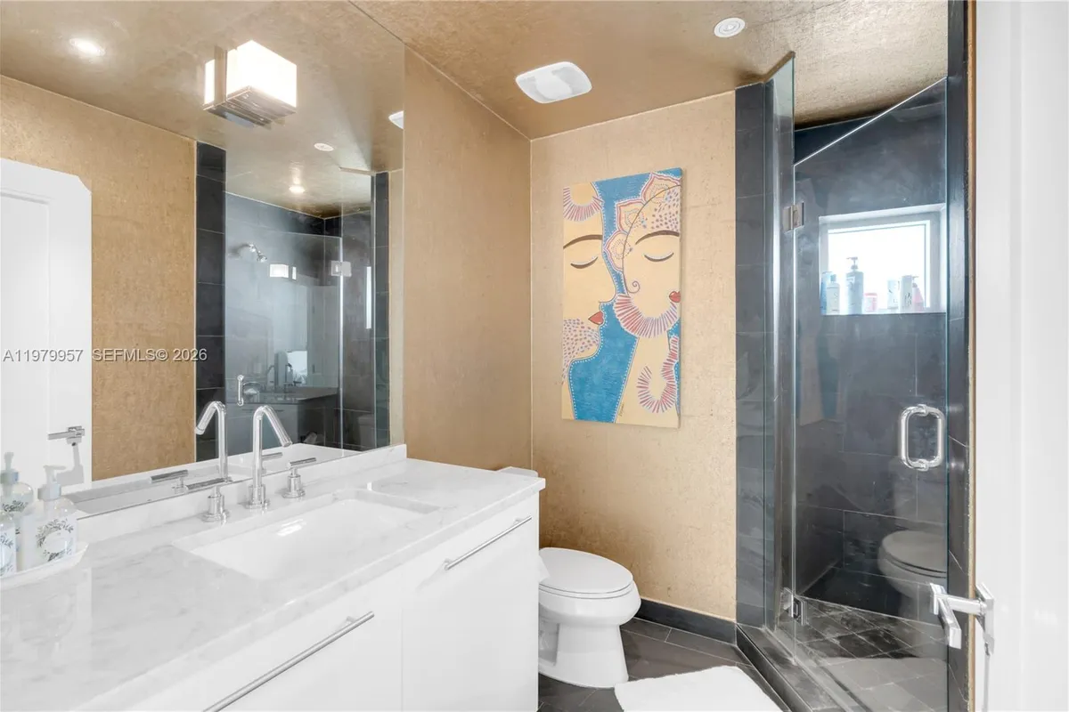 900 Biscayne Blvd, Miami FL 33132