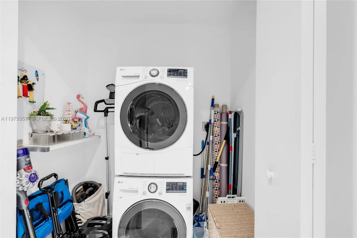 900 Biscayne Blvd, Miami FL 33132