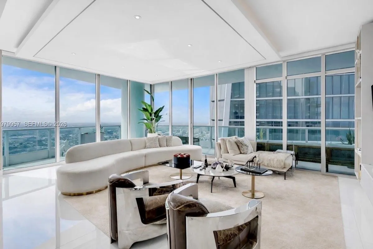 900 Biscayne Blvd, Miami FL 33132