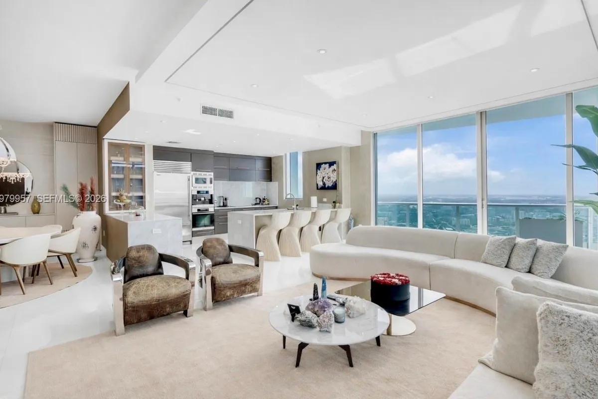 900 Biscayne Blvd, Miami FL 33132