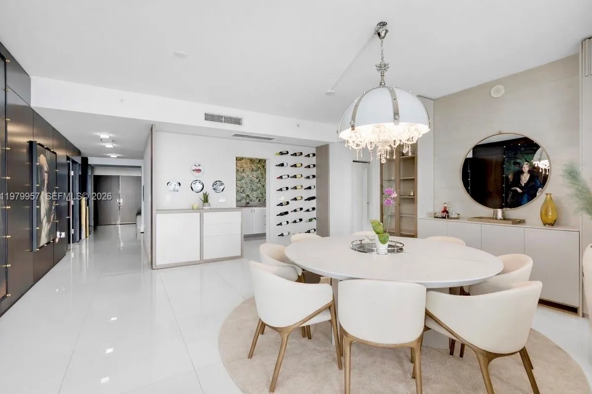 900 Biscayne Blvd, Miami FL 33132