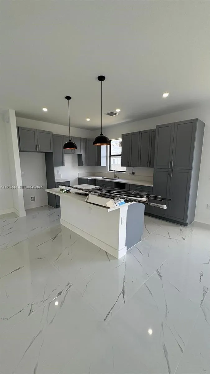 1909 nw 24th PL, Cape Coral FL 33993