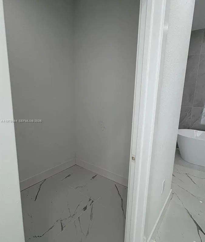 1909 nw 24th PL, Cape Coral FL 33993