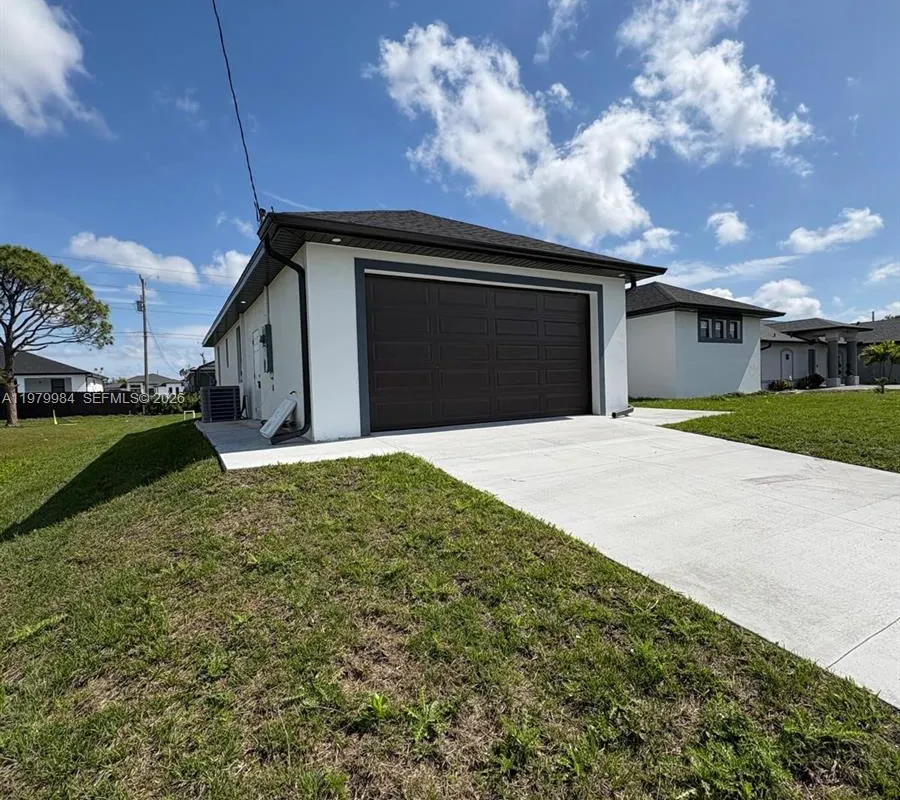1909 nw 24th PL, Cape Coral FL 33993