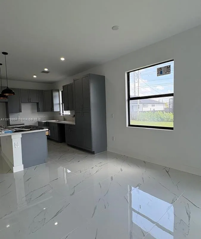 1909 nw 24th PL, Cape Coral FL 33993