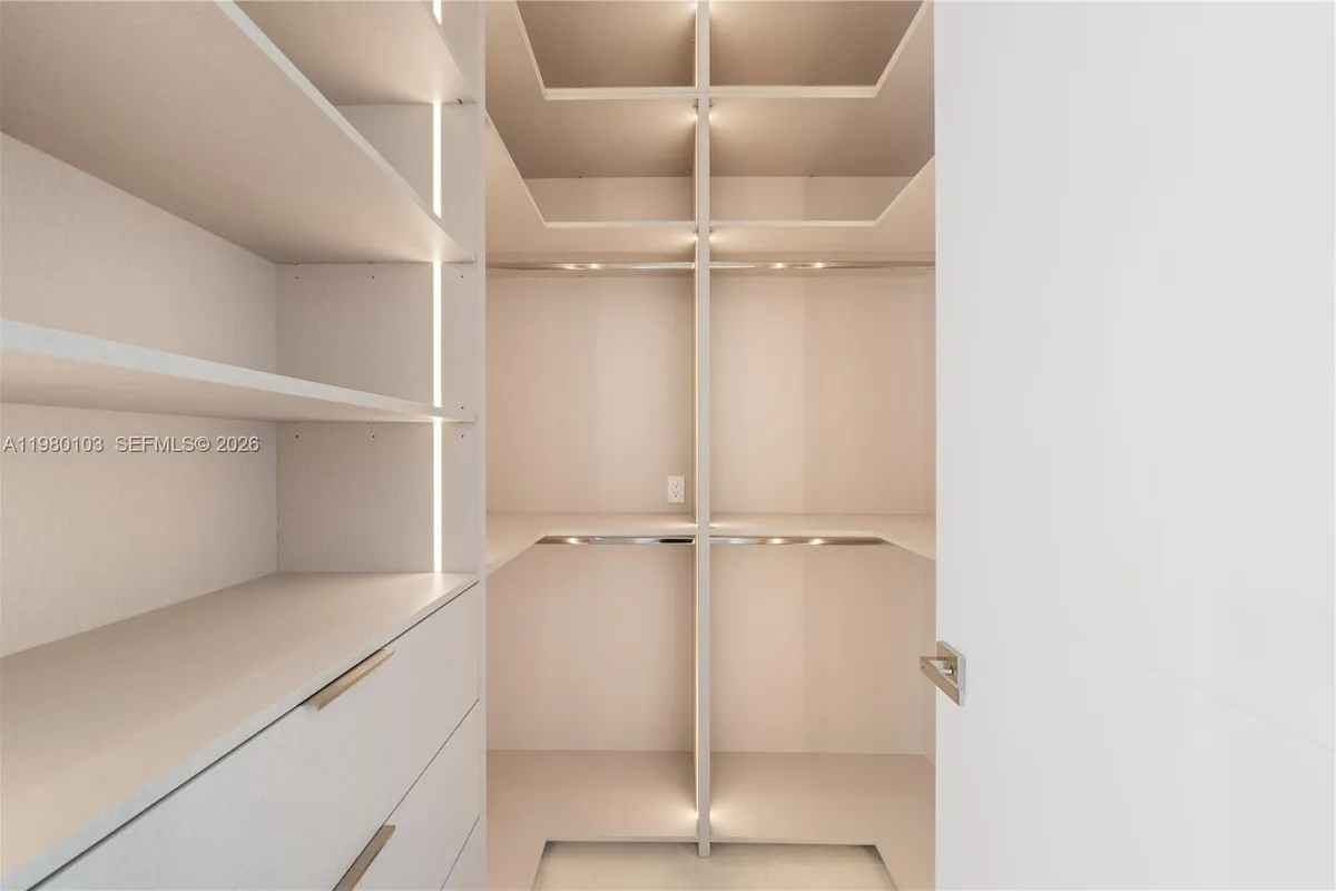 2710 S Le Jeune Rd, Coral Gables FL 33134