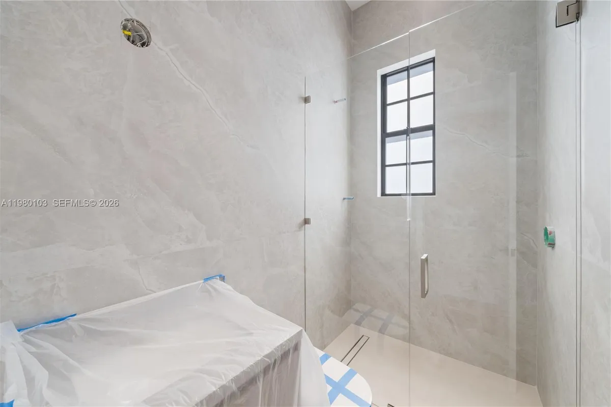 2710 S Le Jeune Rd, Coral Gables FL 33134