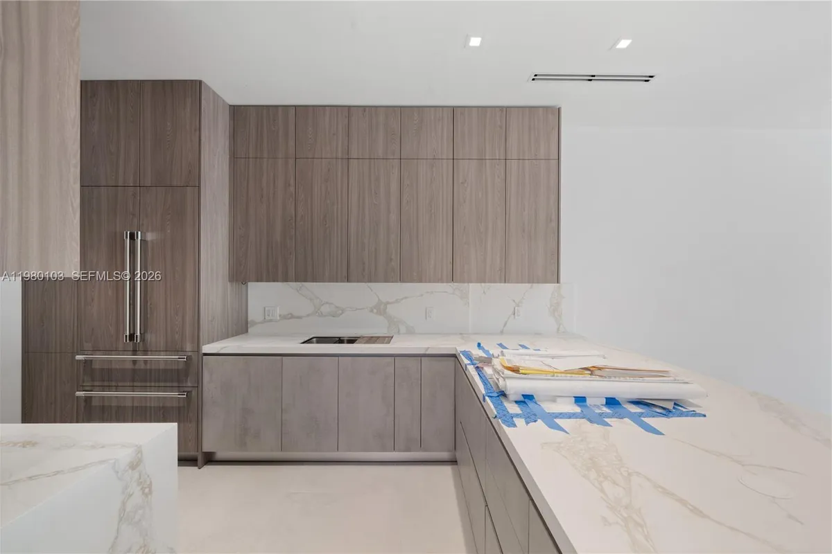 2710 S Le Jeune Rd, Coral Gables FL 33134