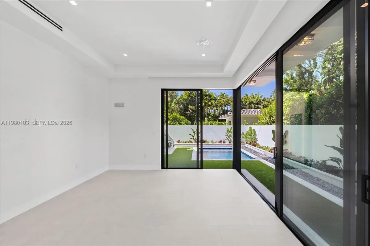 2710 S Le Jeune Rd, Coral Gables FL 33134