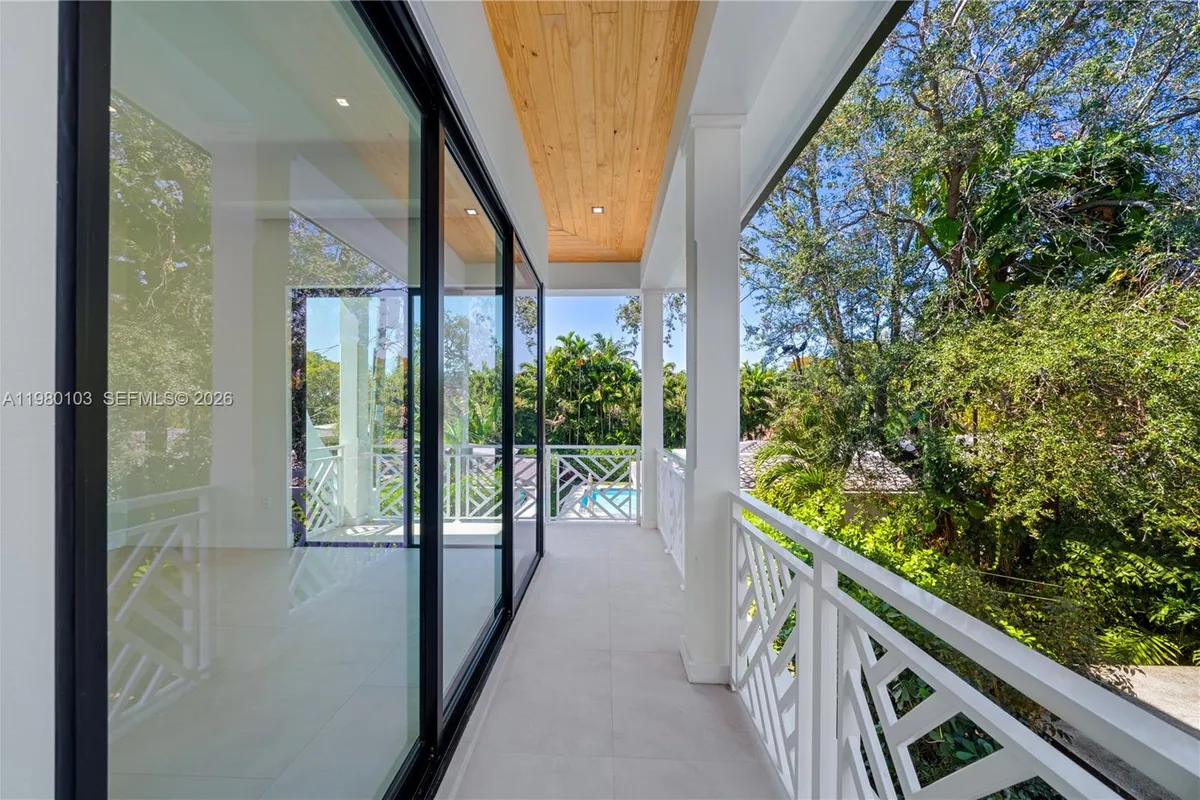 2710 S Le Jeune Rd, Coral Gables FL 33134