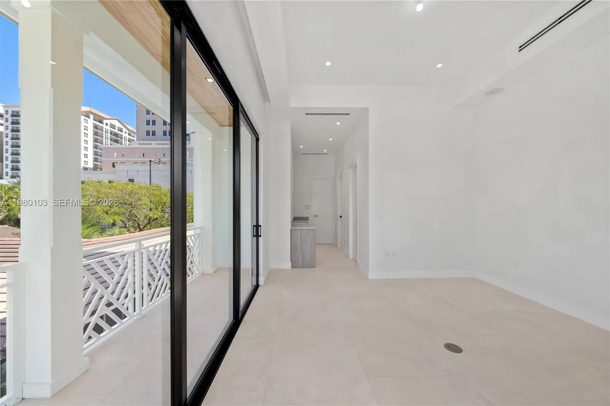 2710 S Le Jeune Rd, Coral Gables FL 33134