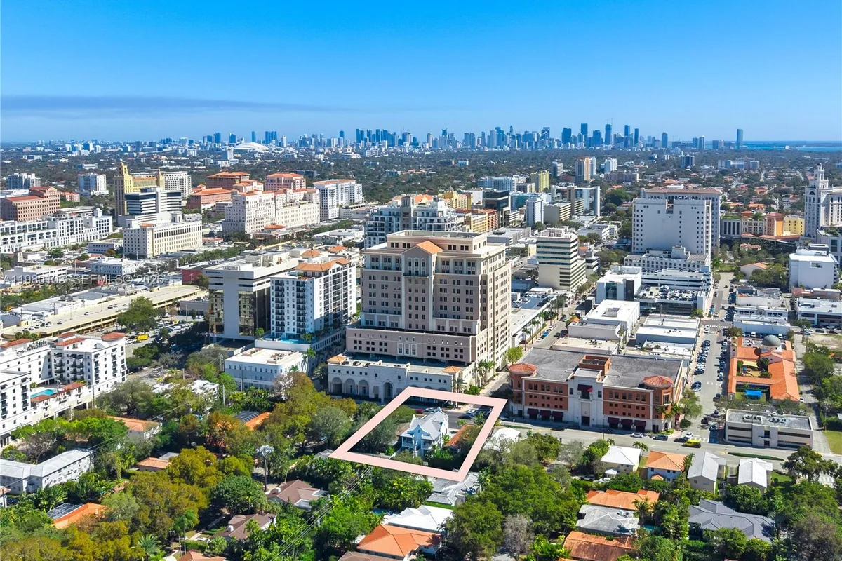 2710 S Le Jeune Rd, Coral Gables FL 33134