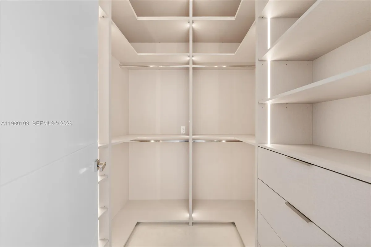 2710 S Le Jeune Rd, Coral Gables FL 33134