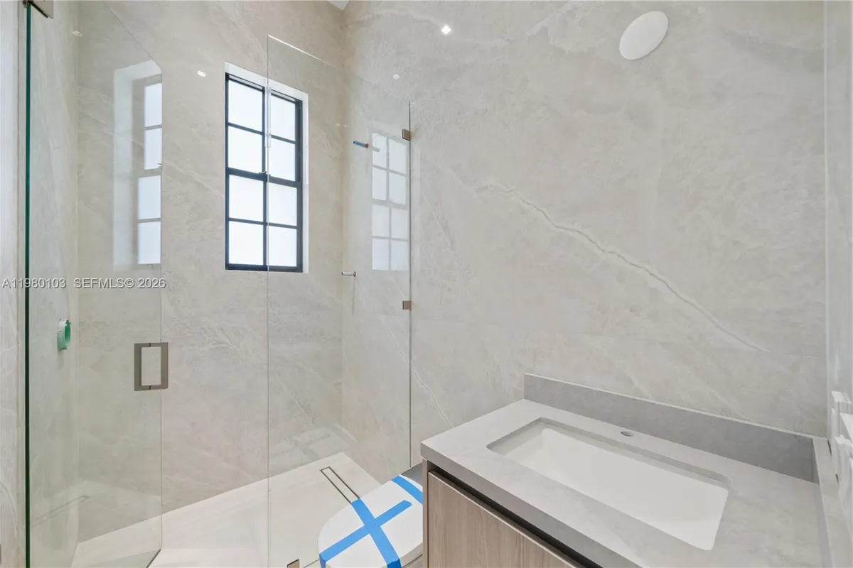 2710 S Le Jeune Rd, Coral Gables FL 33134