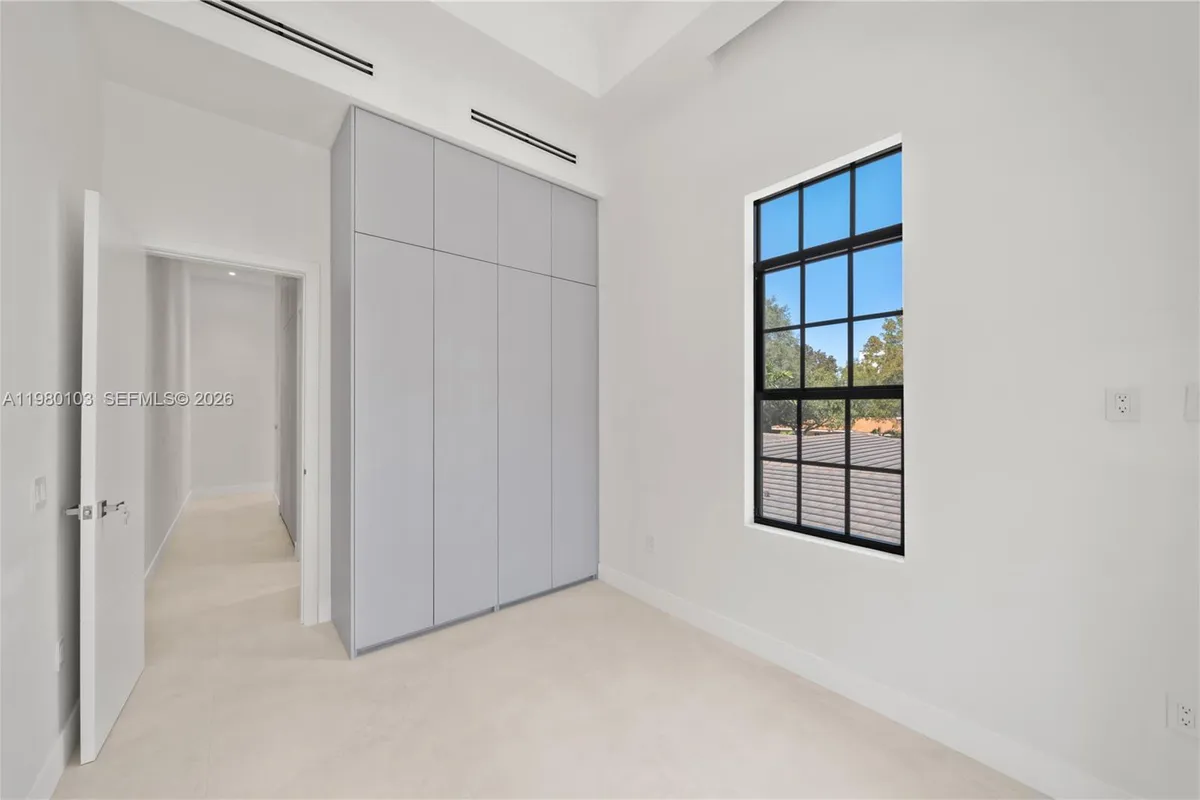 2710 S Le Jeune Rd, Coral Gables FL 33134