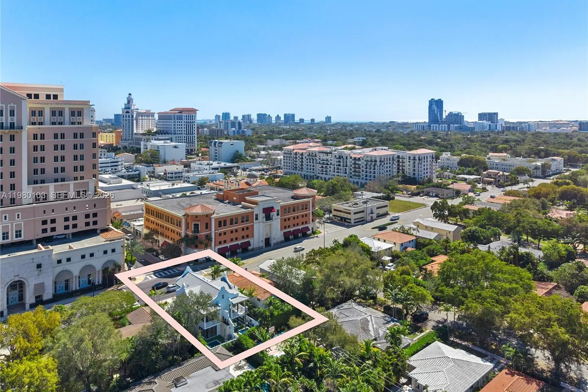 2710 S Le Jeune Rd, Coral Gables FL 33134