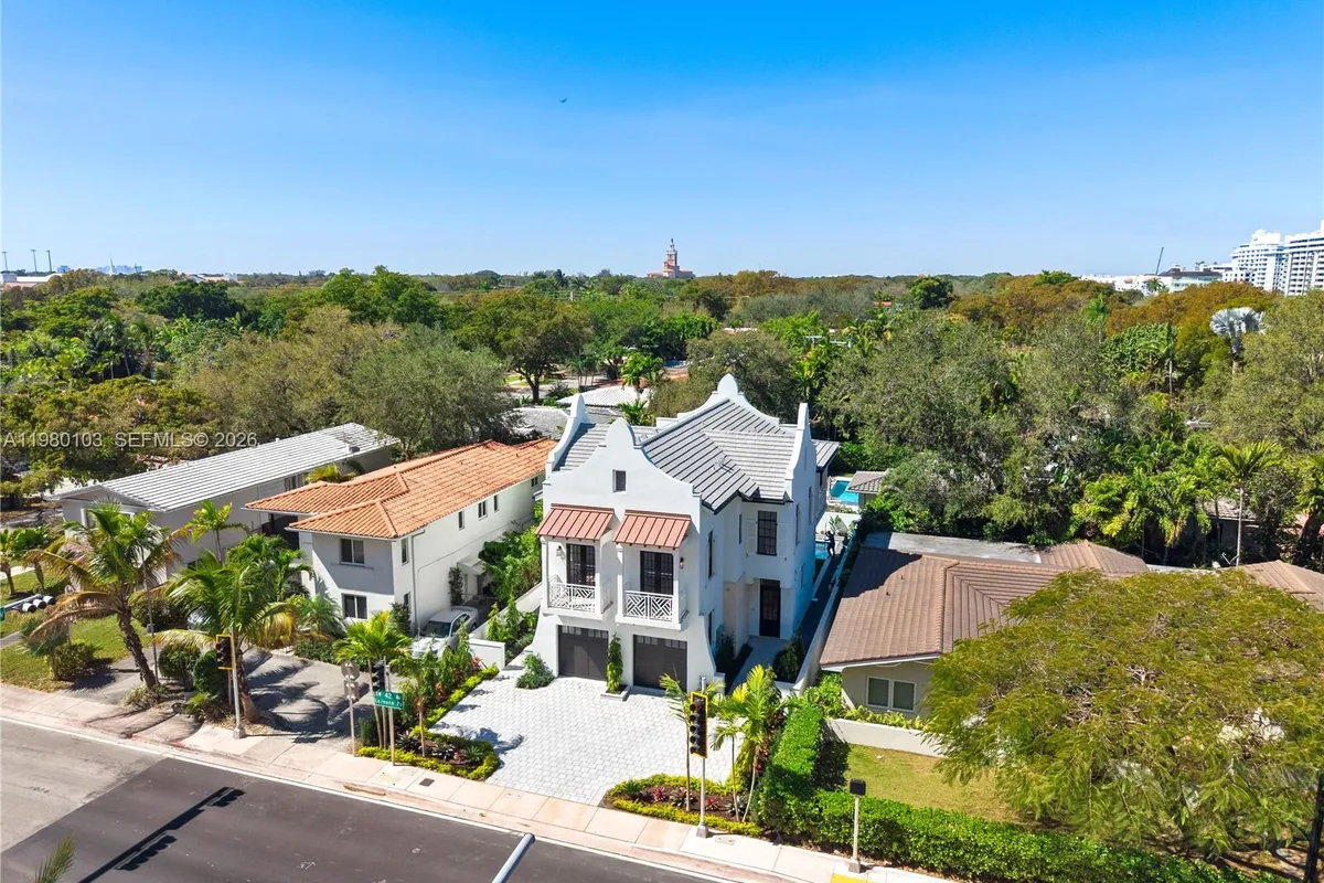 2710 S Le Jeune Rd, Coral Gables FL 33134