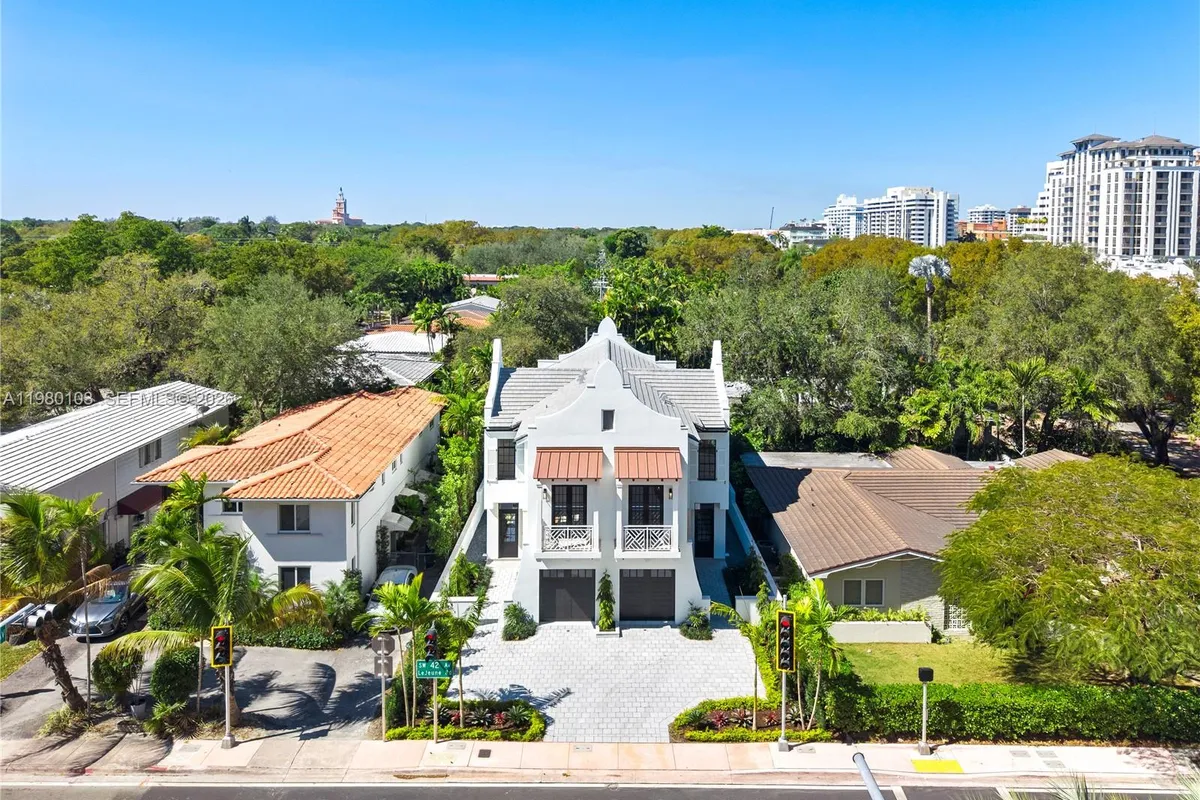 2710 S Le Jeune Rd, Coral Gables FL 33134