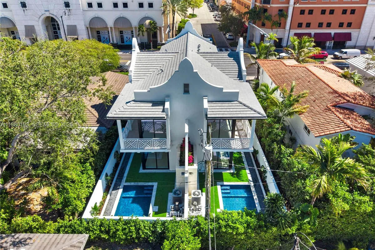 2710 S Le Jeune Rd, Coral Gables FL 33134