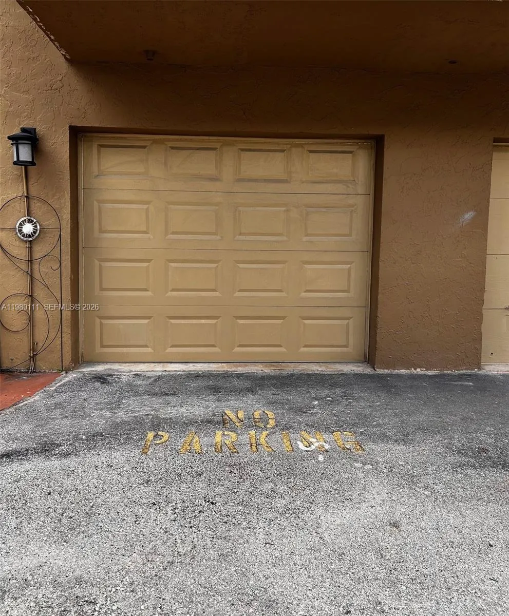 8404 N Missionwood Cir, Miramar FL 33025