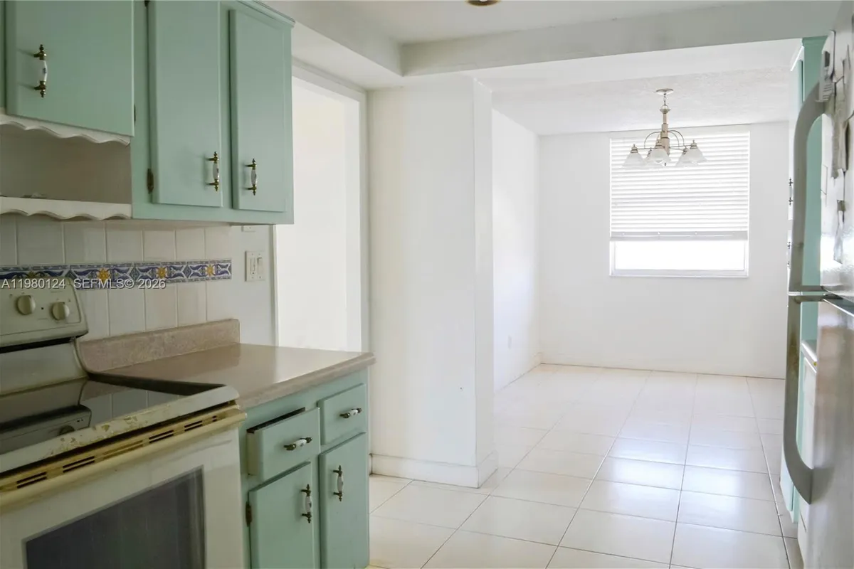 2841 NE 163rd St # 902, North Miami Beach FL 33160