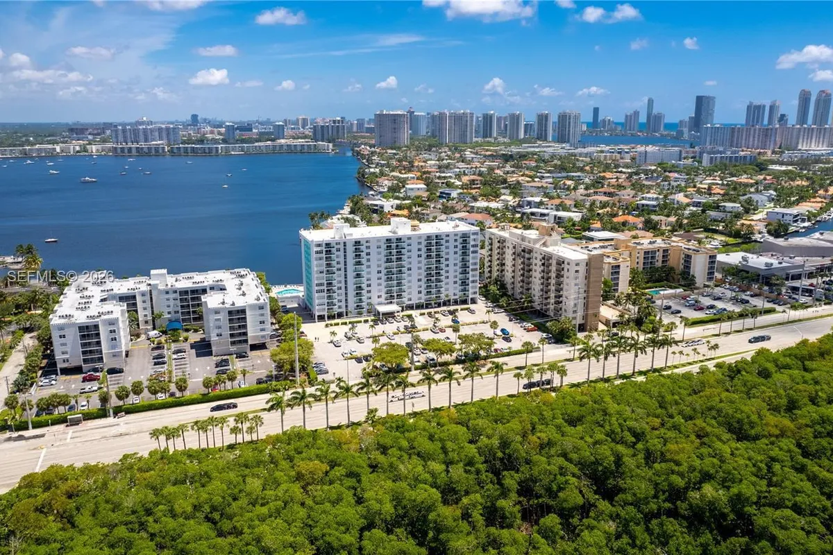 2841 NE 163rd St # 902, North Miami Beach FL 33160