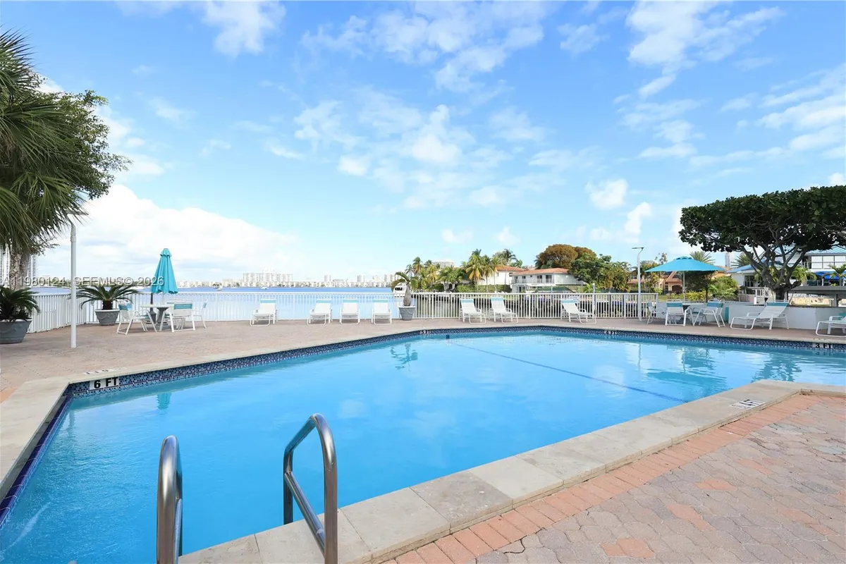 2841 NE 163rd St # 902, North Miami Beach FL 33160