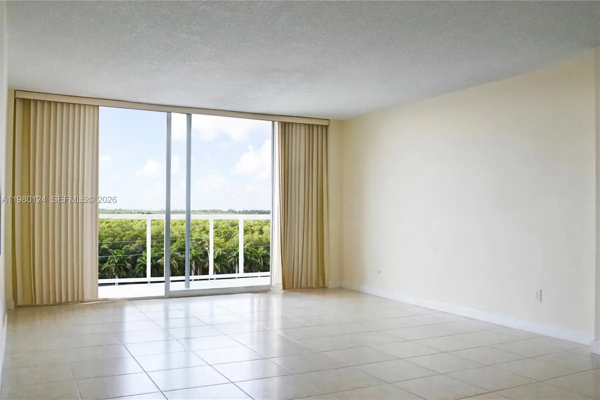 2841 NE 163rd St # 902, North Miami Beach FL 33160