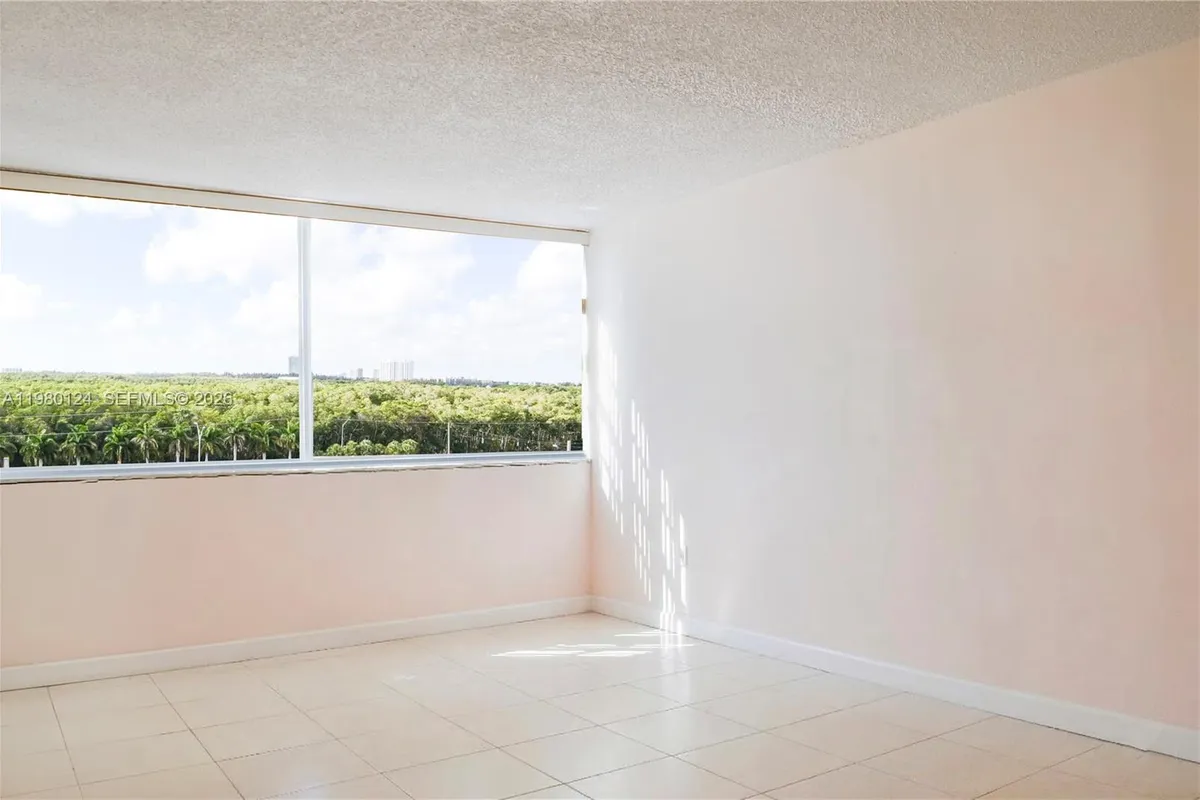 2841 NE 163rd St # 902, North Miami Beach FL 33160