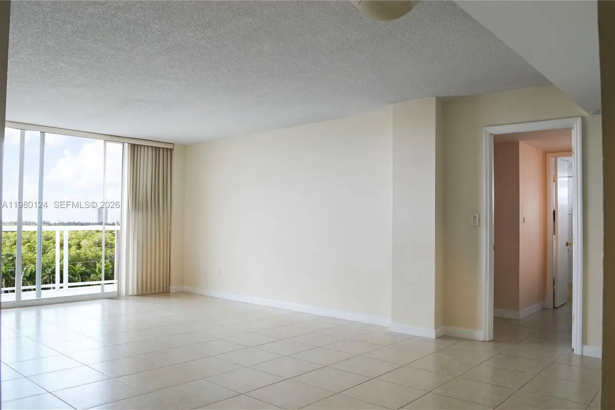 2841 NE 163rd St # 902, North Miami Beach FL 33160