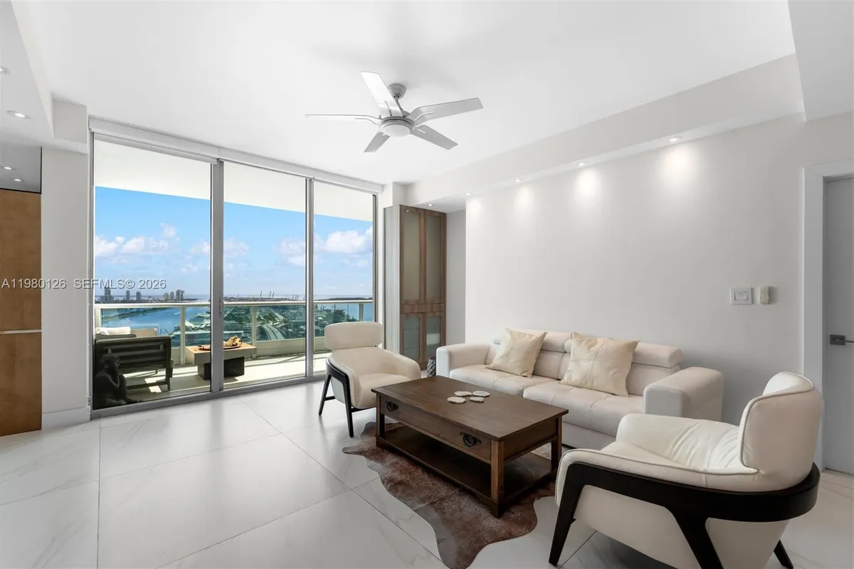 900 Biscayne Blvd # 4202, Miami FL 33132