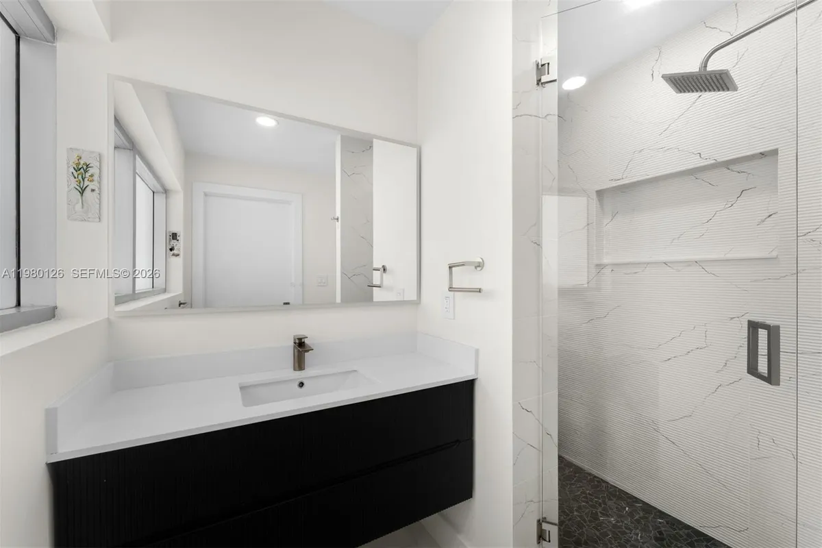 900 Biscayne Blvd # 4202, Miami FL 33132