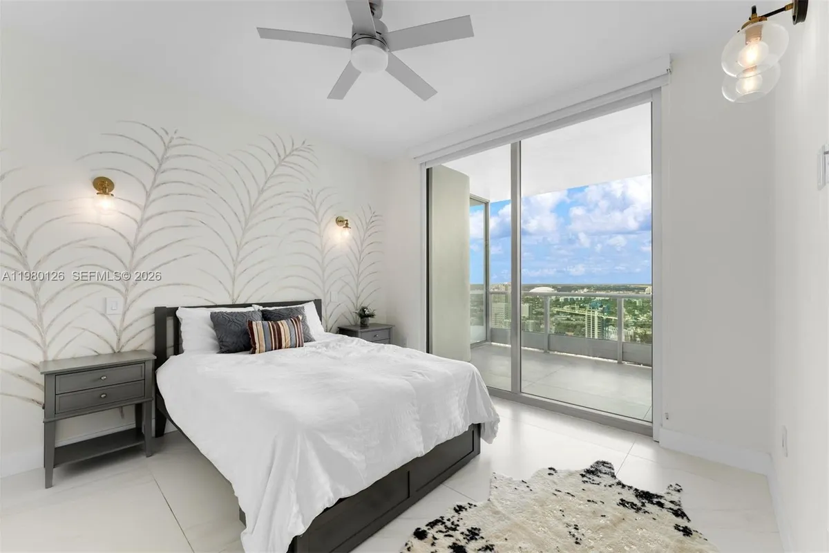 900 Biscayne Blvd # 4202, Miami FL 33132