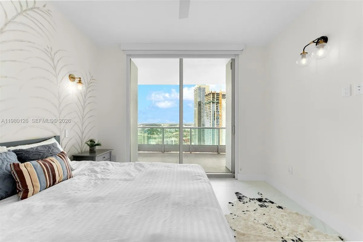 900 Biscayne Blvd # 4202, Miami FL 33132