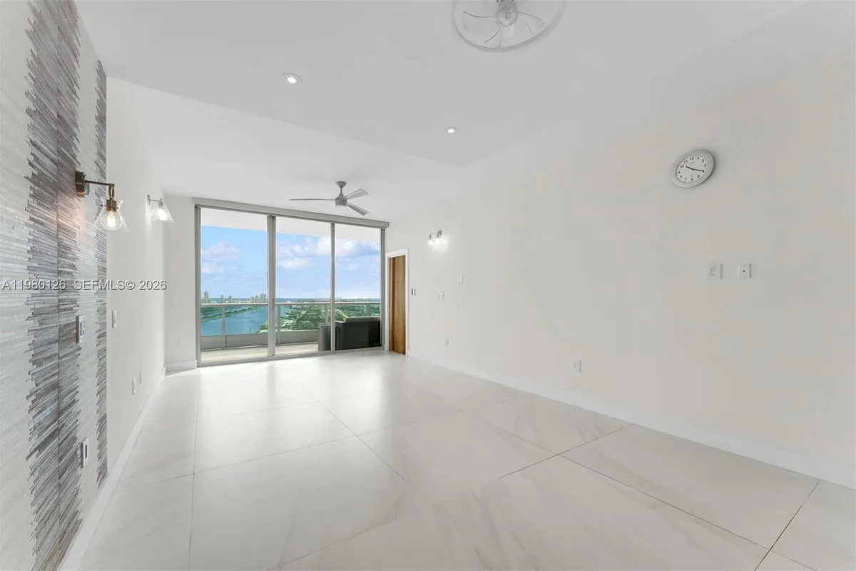 900 Biscayne Blvd # 4202, Miami FL 33132